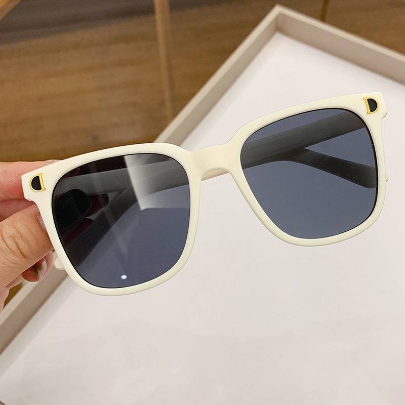 Trendy Simple Cool Candy Colors Large Square Sunglasses For Kids, For Boys Girls Outdoor Sports Party Vacation Travel Supplies Photo Props – Beige